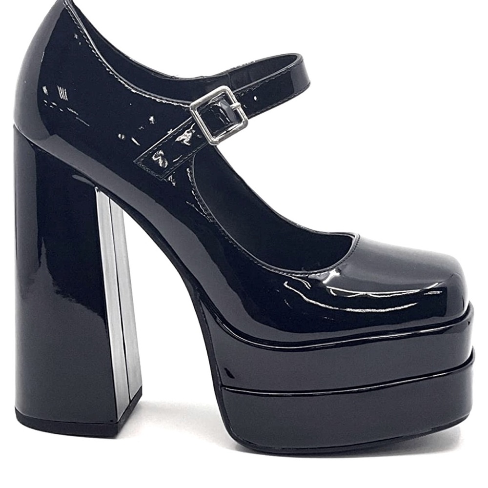 Women’s platform dress pumps